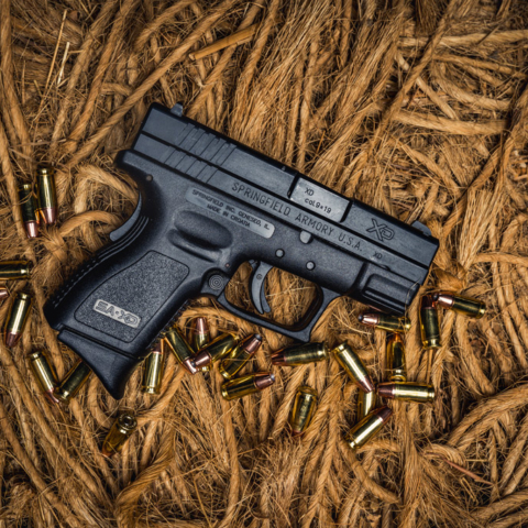 photo of 9mm springfield sub compact xd pistol sitting on ropes