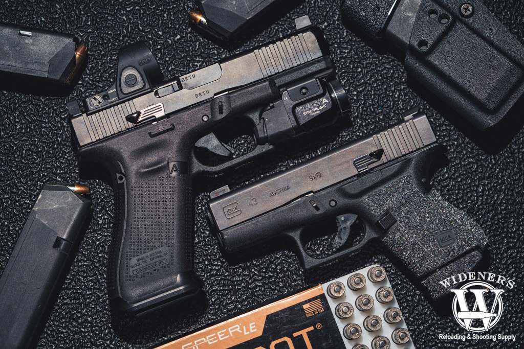 a photo comparing compact VS subcompact glock pistols