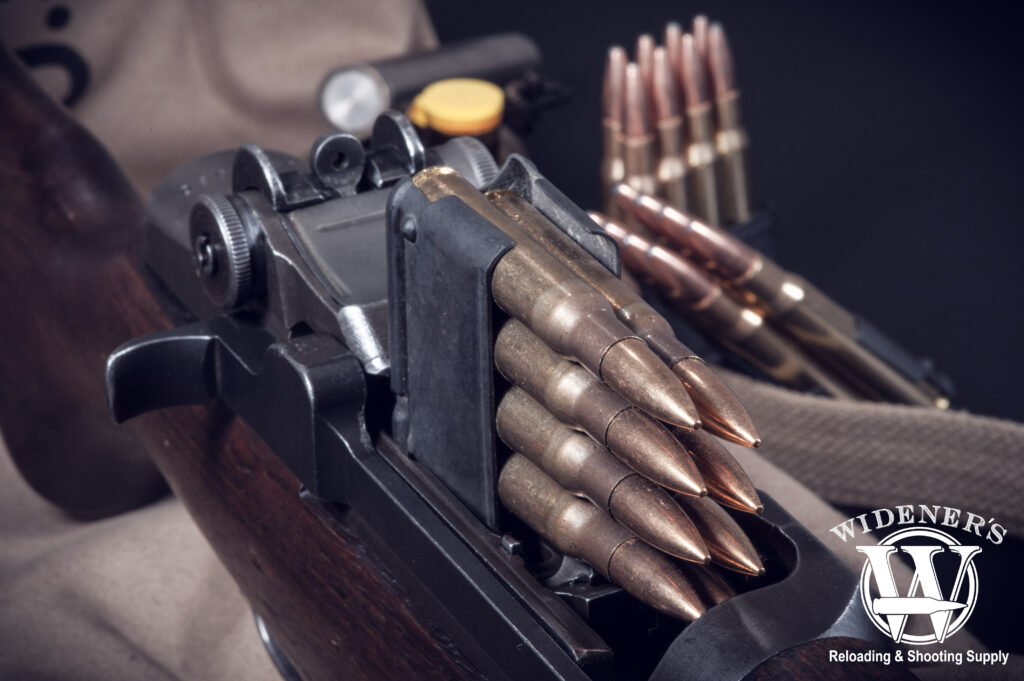 A photo of how to correctly load the m1 garand rifle
